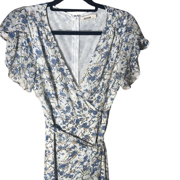 Essue Size Small Flowy V Neck Floral Print - Picture 10 of 10